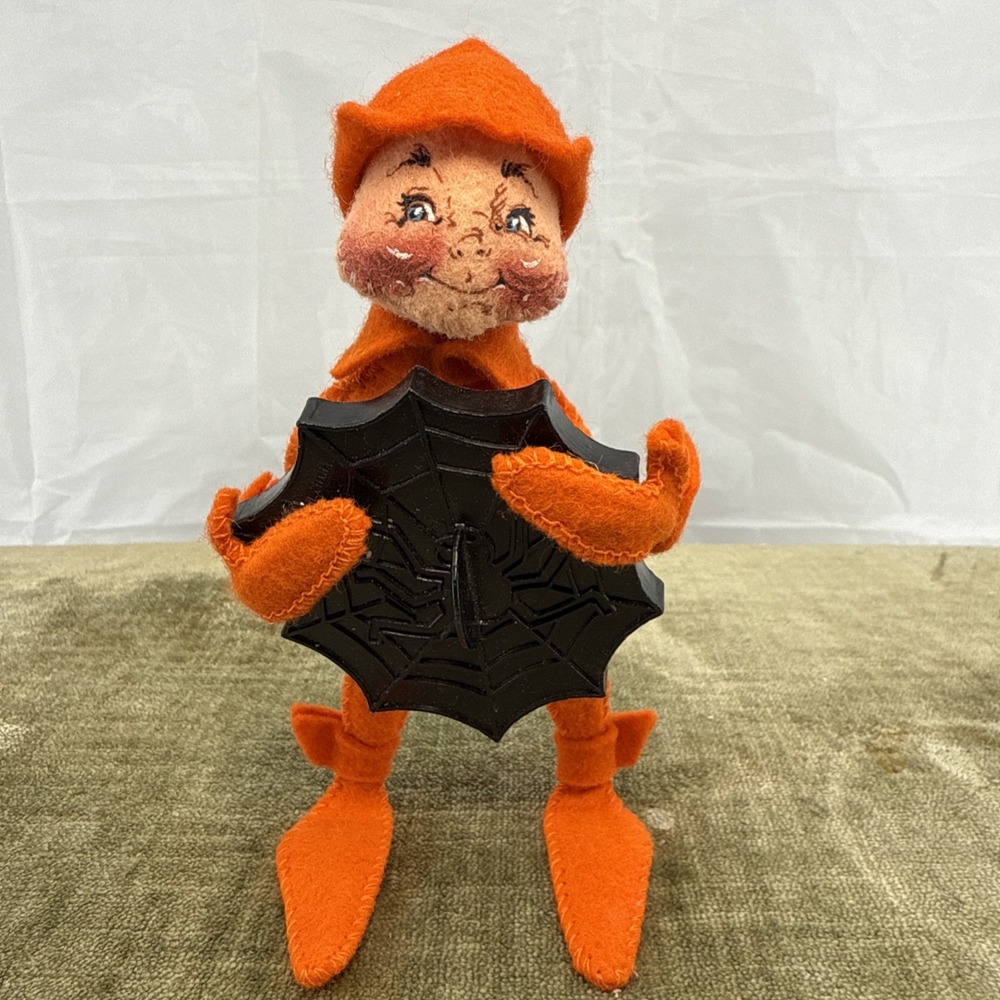 VTG Annalee‎ Dolls. 5" Orange Elf w/Black Spider Web Cookie Cutter.  1994